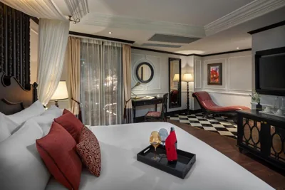 디럭스 킹 스위트 - 무료 음료 1잔 — Aira Boutique Hanoi Hotel & Spa